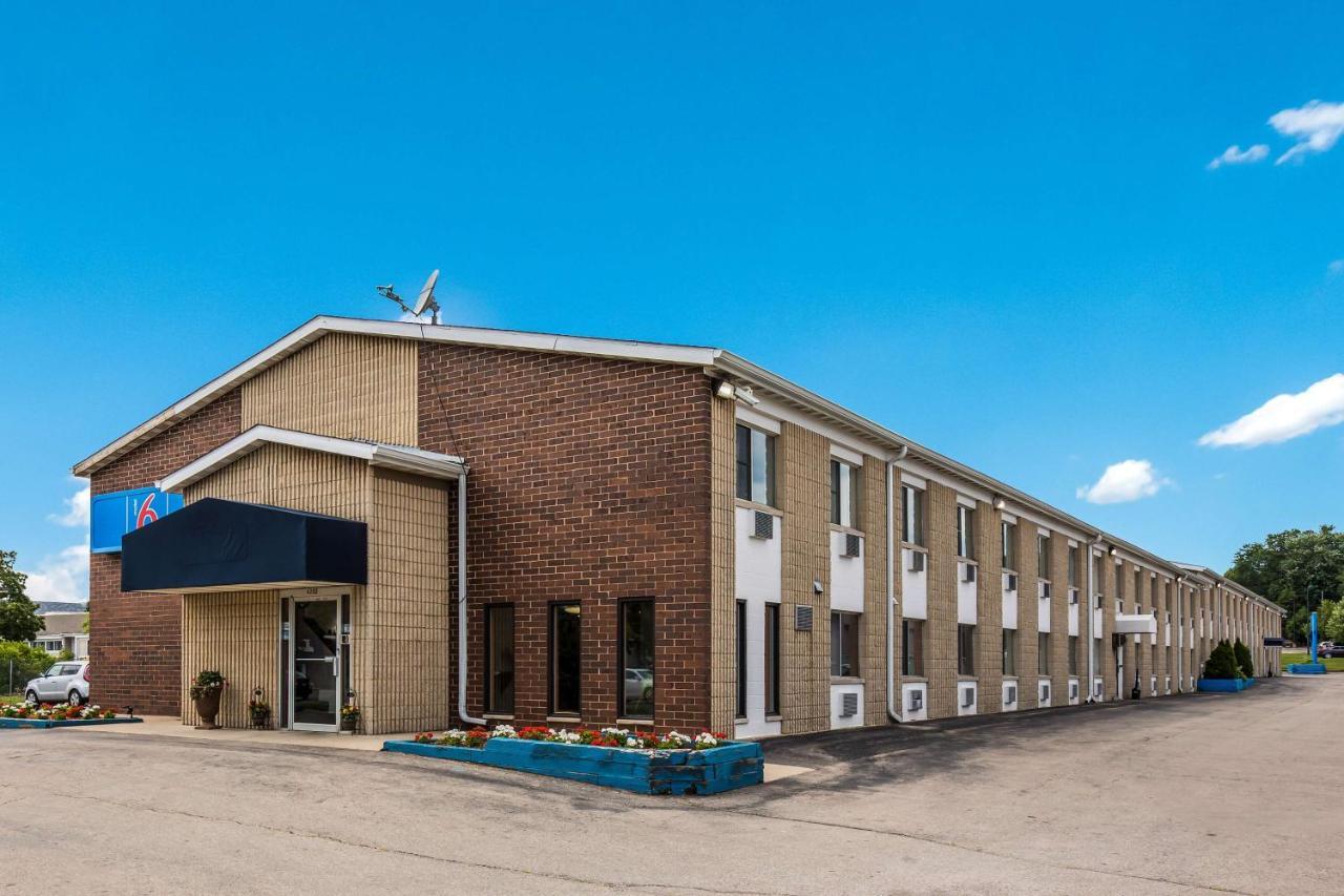 Motel 6-Madison, WI - East Exterior foto