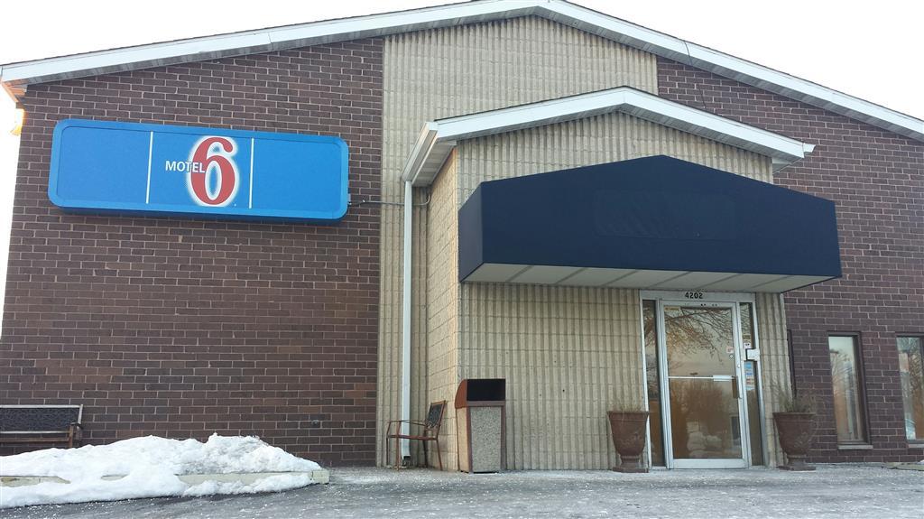 Motel 6-Madison, WI - East Exterior foto