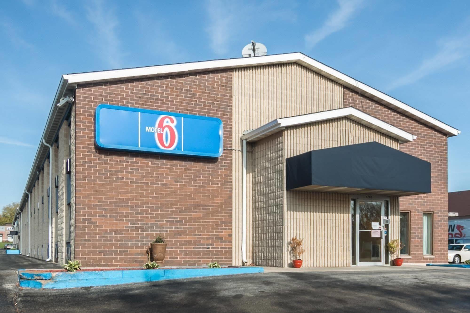 Motel 6-Madison, WI - East Exterior foto
